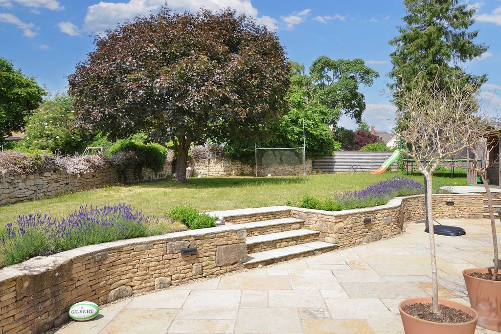 Property photo 2 of 41