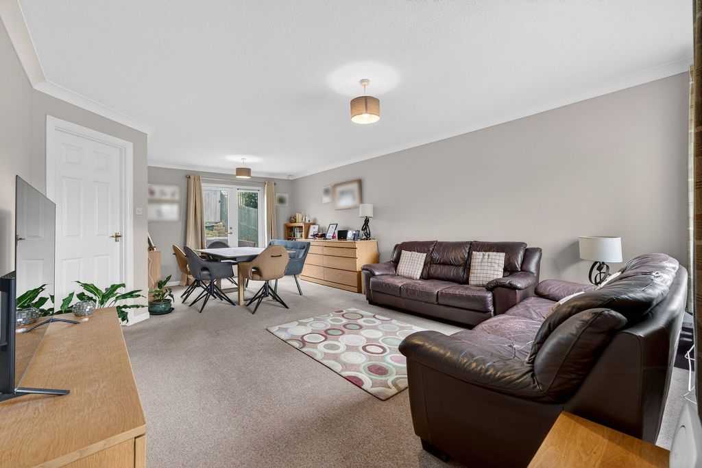 Property photo 3 of 28