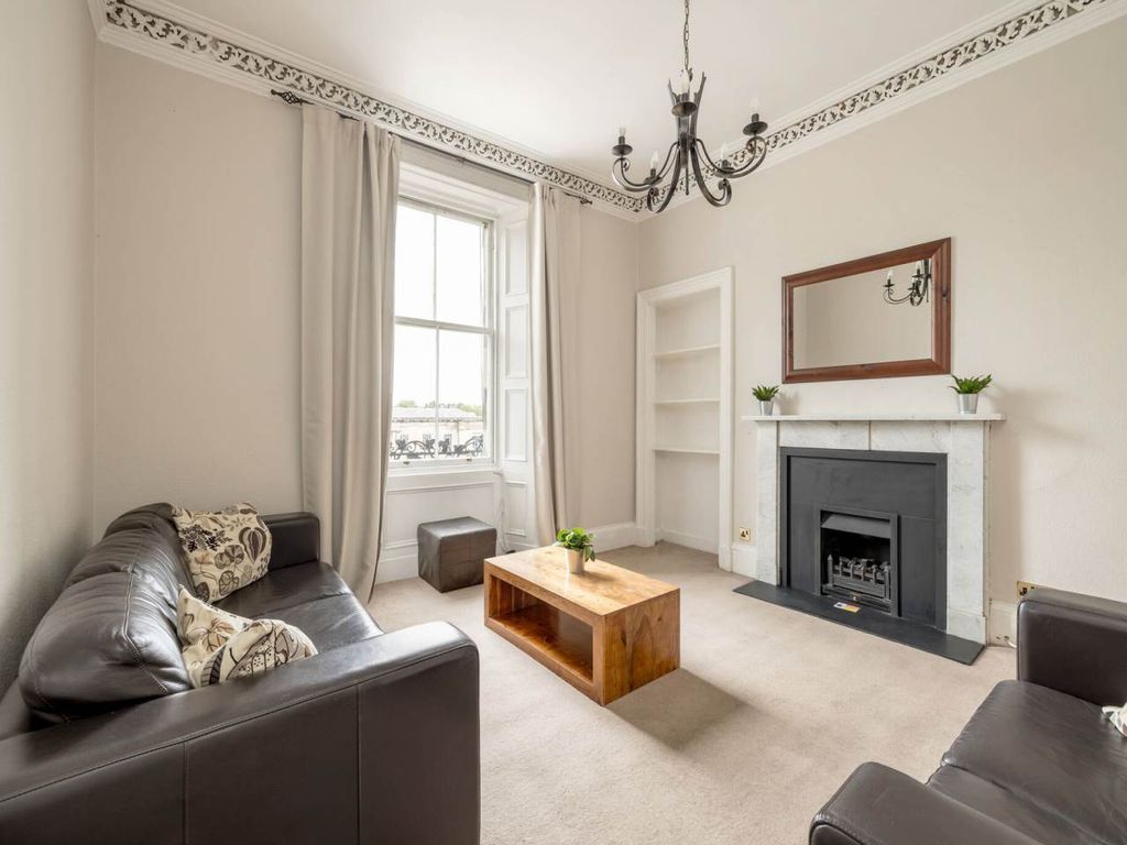 Property photo 2 of 16 69921_Hendersonrow_005