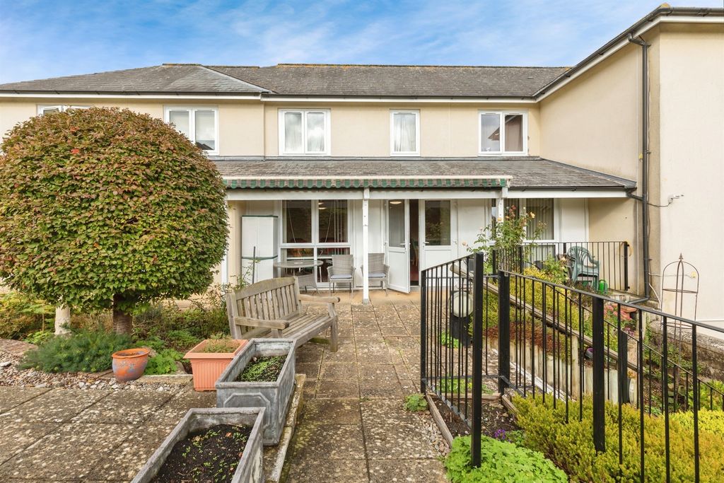 Property photo 3 of 12