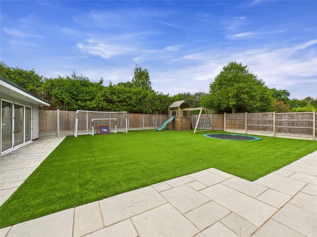 Property photo 3 of 32 Picture 3