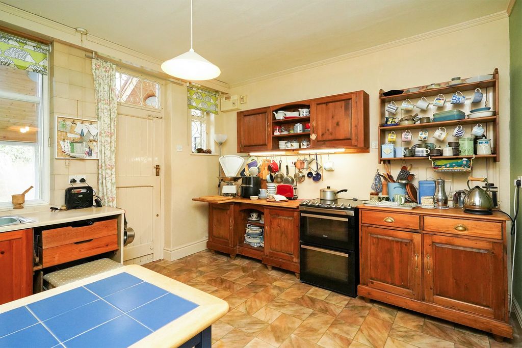 Property photo 3 of 24