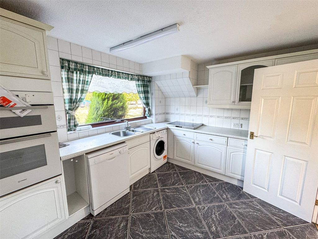 Property photo 3 of 11 Picture No. 12