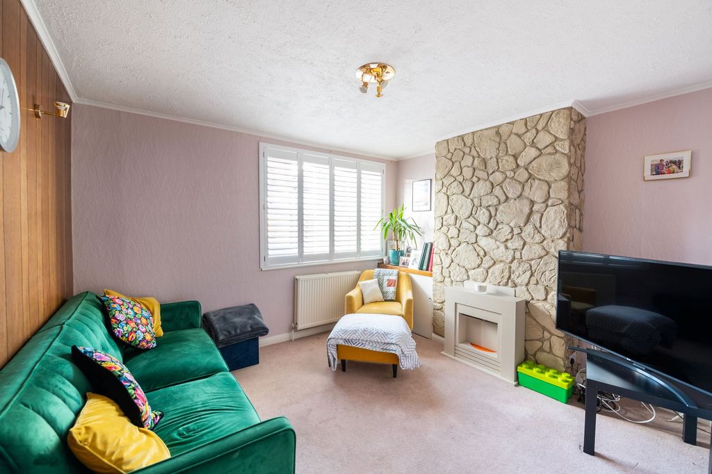 Property photo 3 of 11