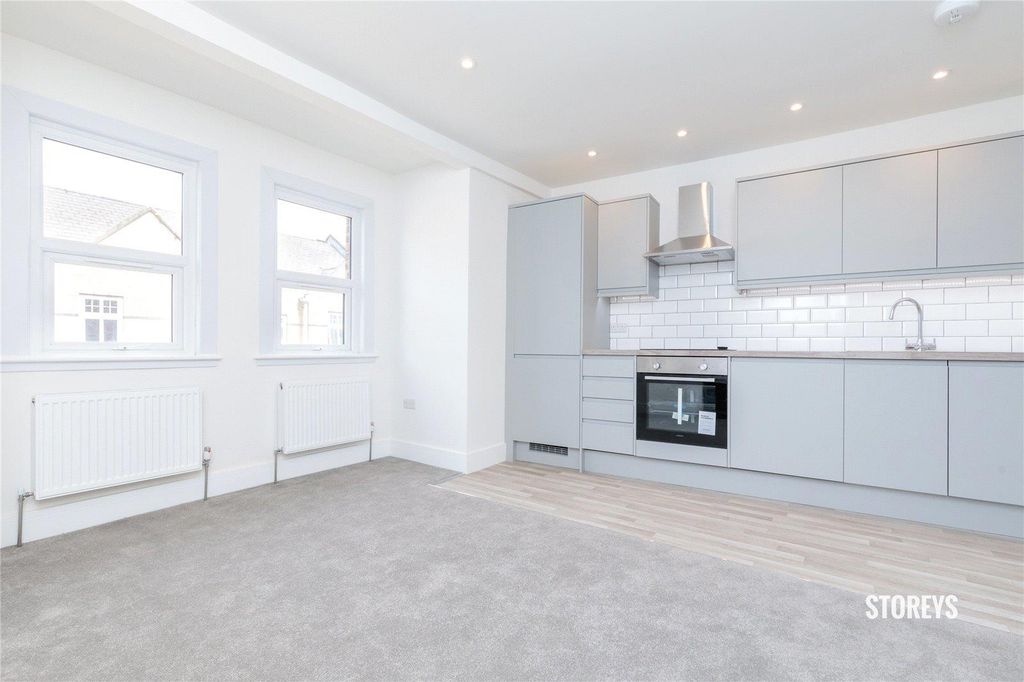 Property photo 2 of 31