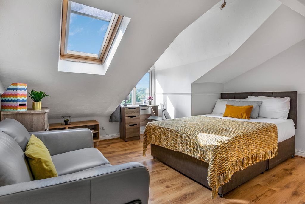 Property photo 1 of 8 Property Photo