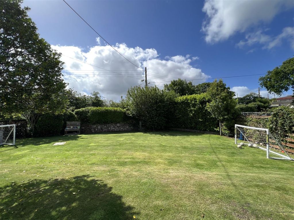 Property photo 2 of 33