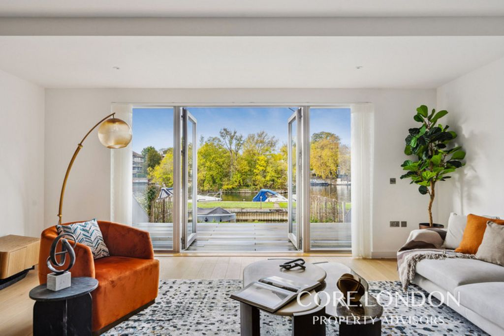 Property photo 2 of 22