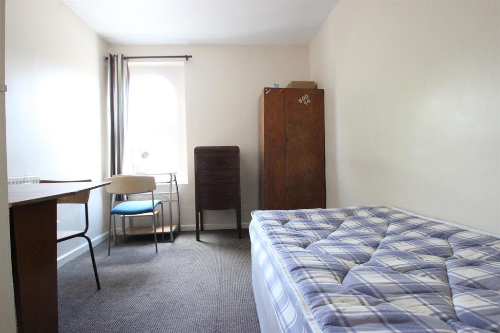 Property photo 3 of 5