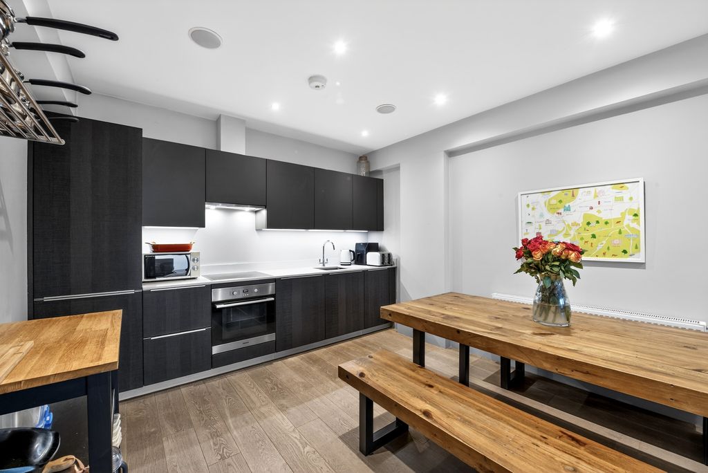 Property photo 3 of 20 Kitchen