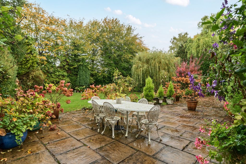 Property photo 2 of 23