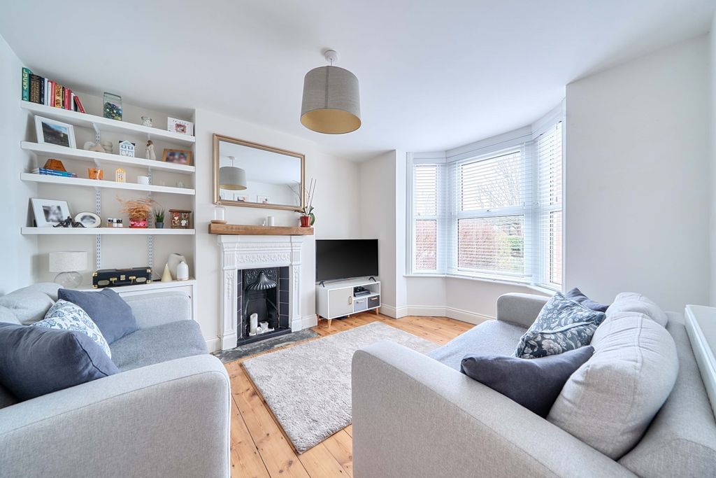 Property photo 2 of 18 Lounge