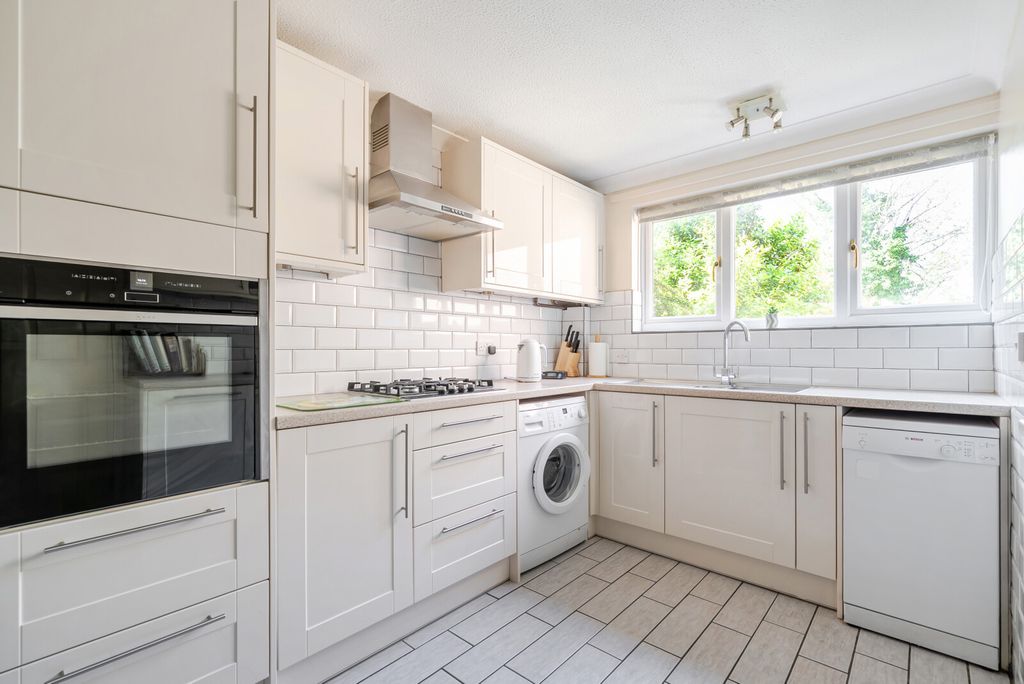 Property photo 3 of 14 1481055-13-6A3561...