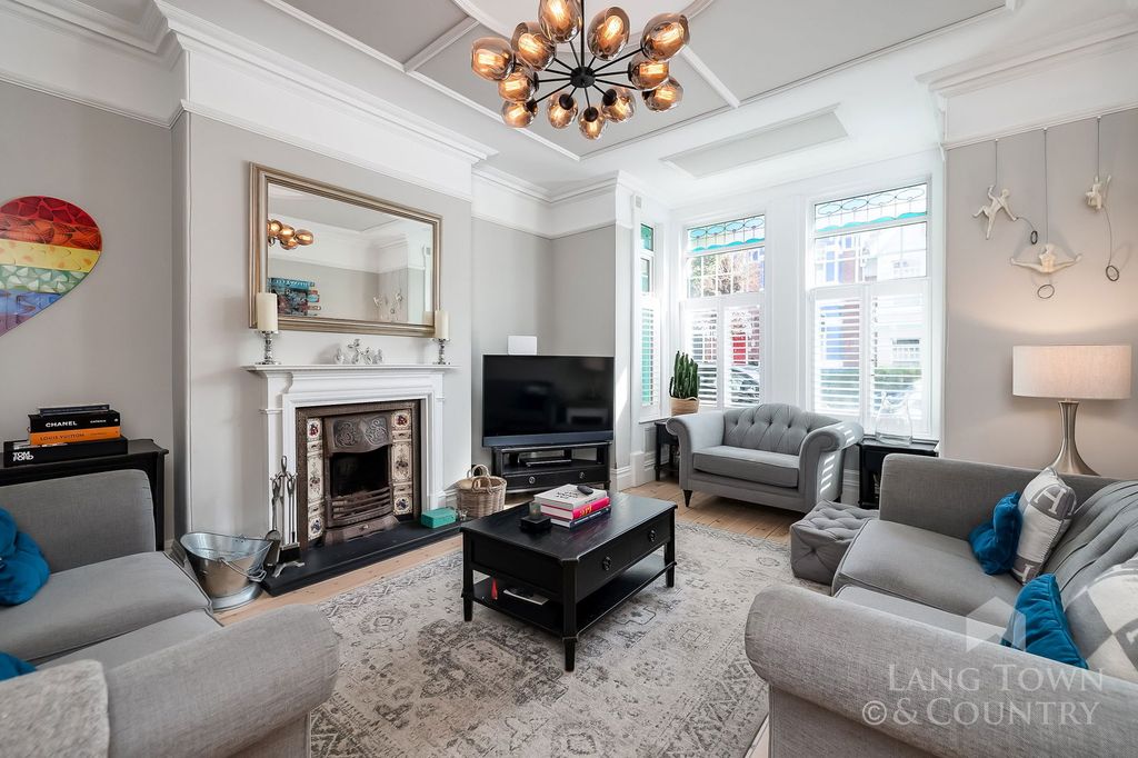 Property photo 3 of 18