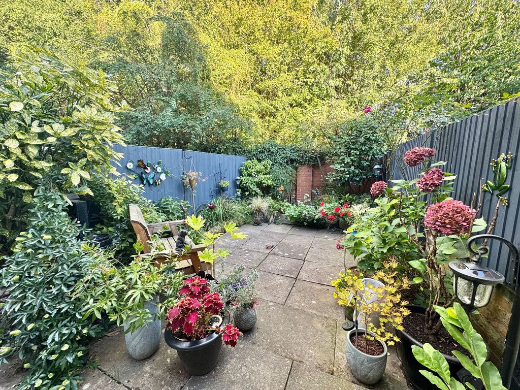 Property photo 2 of 25