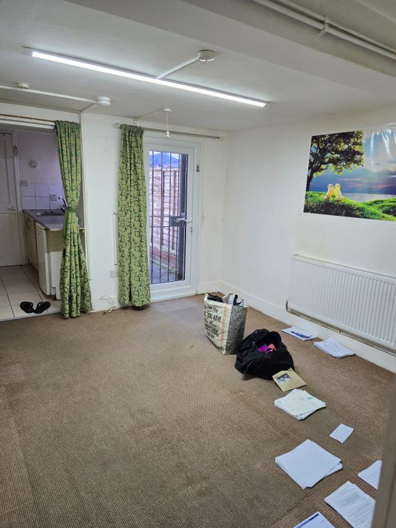 Property photo 1 of 9 One Bedroom Basement Flat With Garden Close To Station- Â£1500
