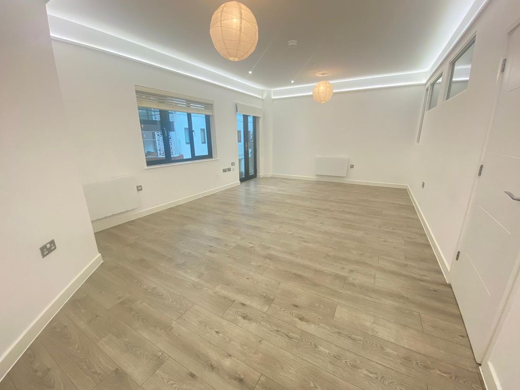 Property photo 3 of 6 Living Room