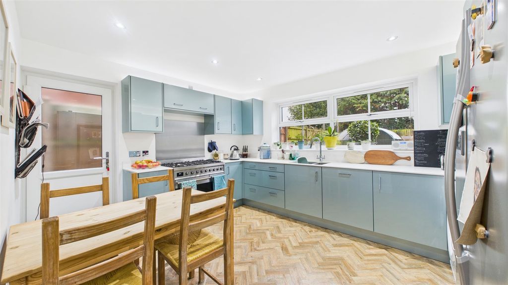 Property photo 3 of 30 Cam05101G0-Pr0109-Still013.Jpg