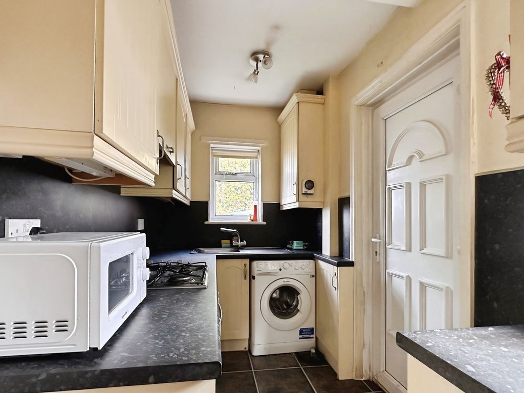 Property photo 2 of 12 Kitchen