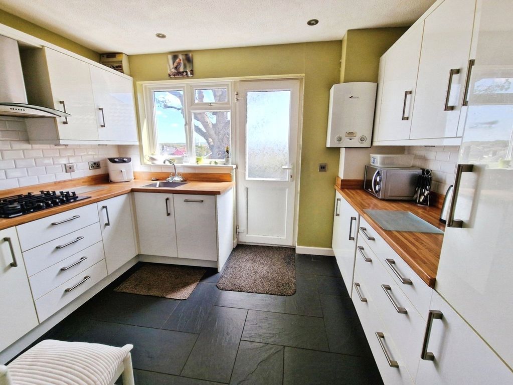 Property photo 2 of 13 Kitchen