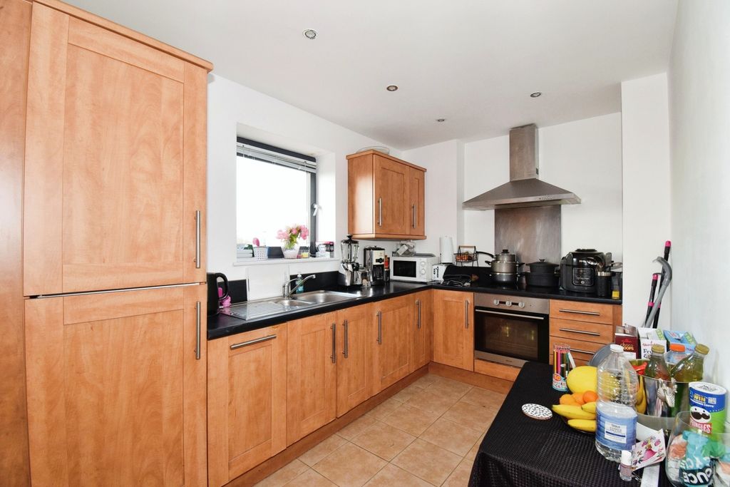 Property photo 3 of 8 Kitchen
