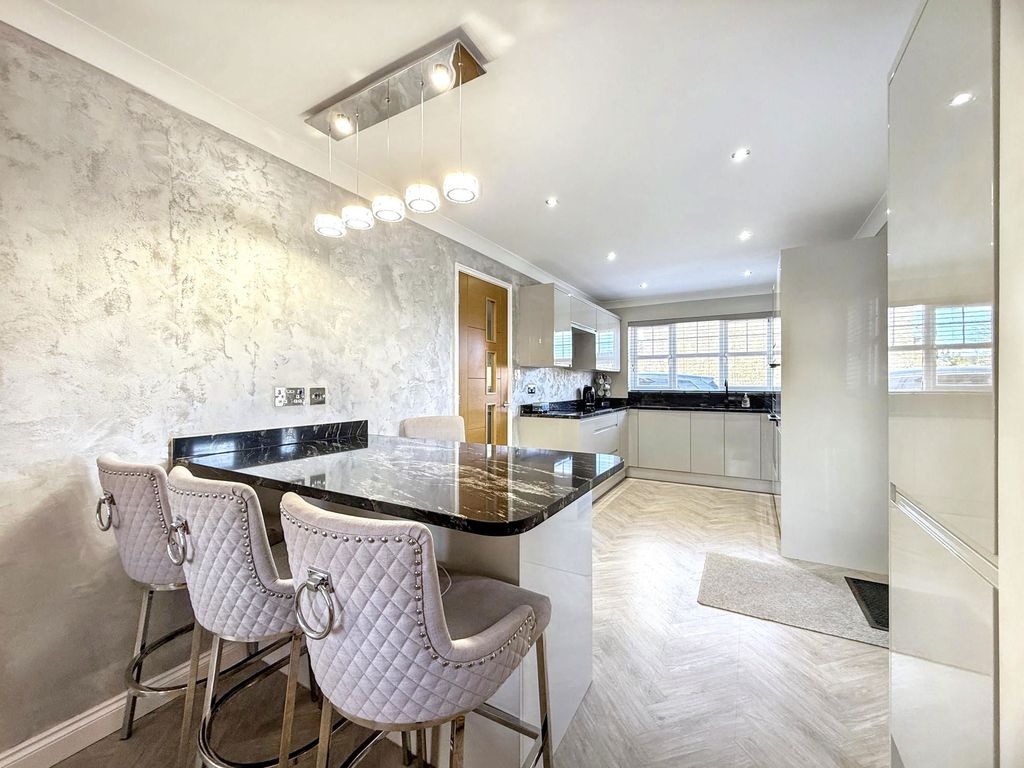 Property photo 3 of 31