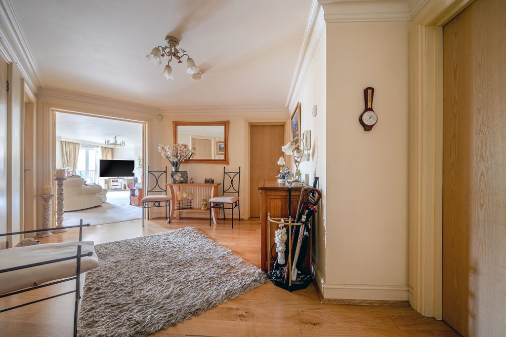 Additional image 5 of 2 bed flat for saleRay Mead Road, Maidenhead SL6