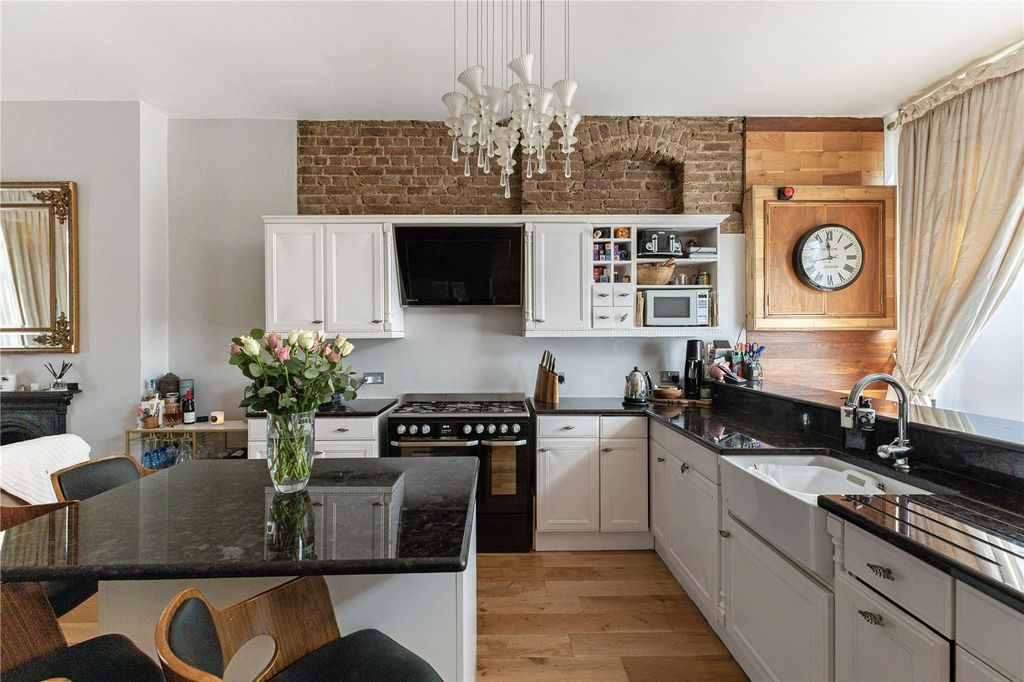 Property photo 1 of 14 Kitchen/Dining