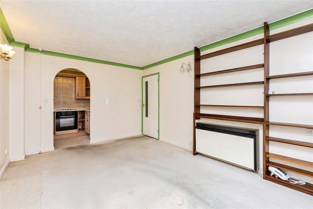 Property photo 3 of 11 Lounge