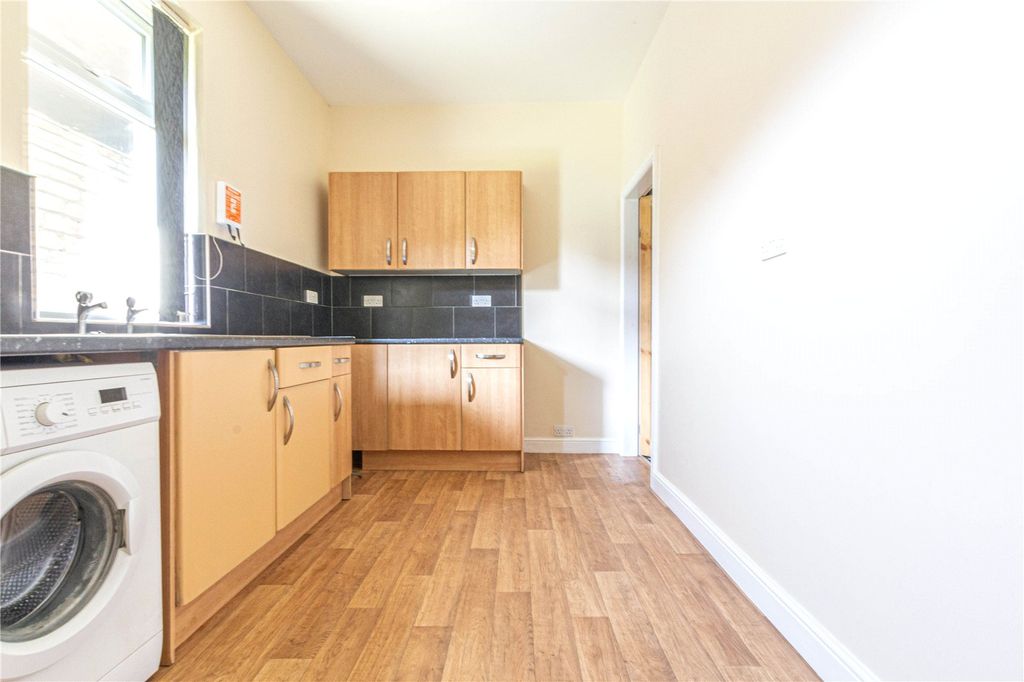 Property photo 3 of 21 Kitchen