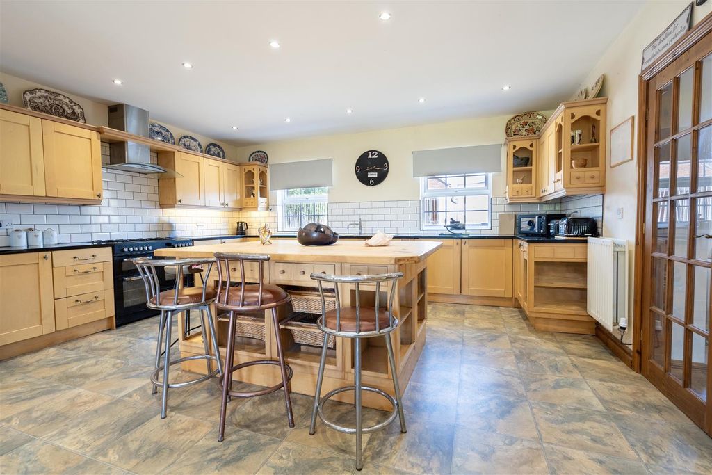 Property photo 2 of 12 Kitchen/Diner