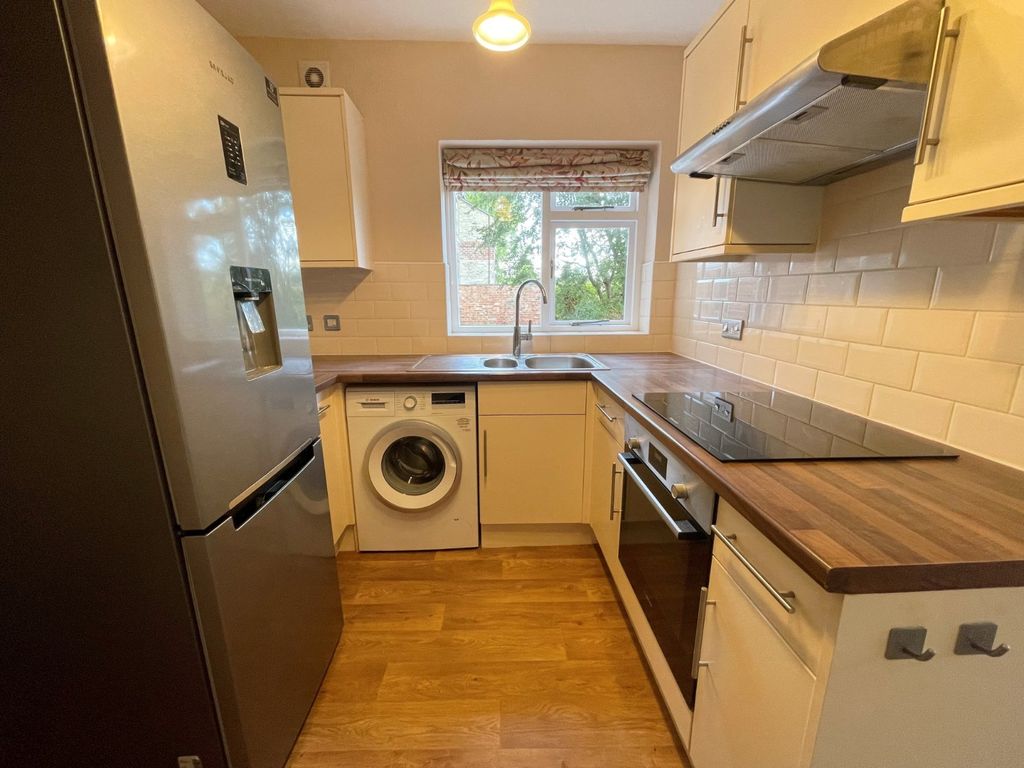 Property photo 2 of 7 Kitchen