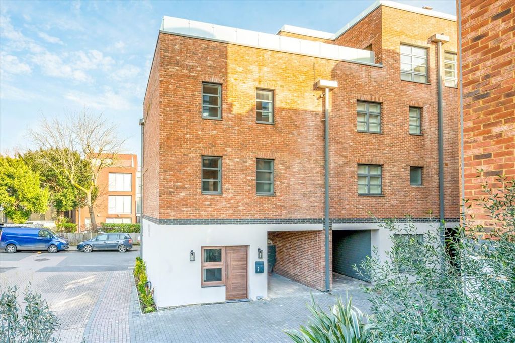 Property photo 1 of 6