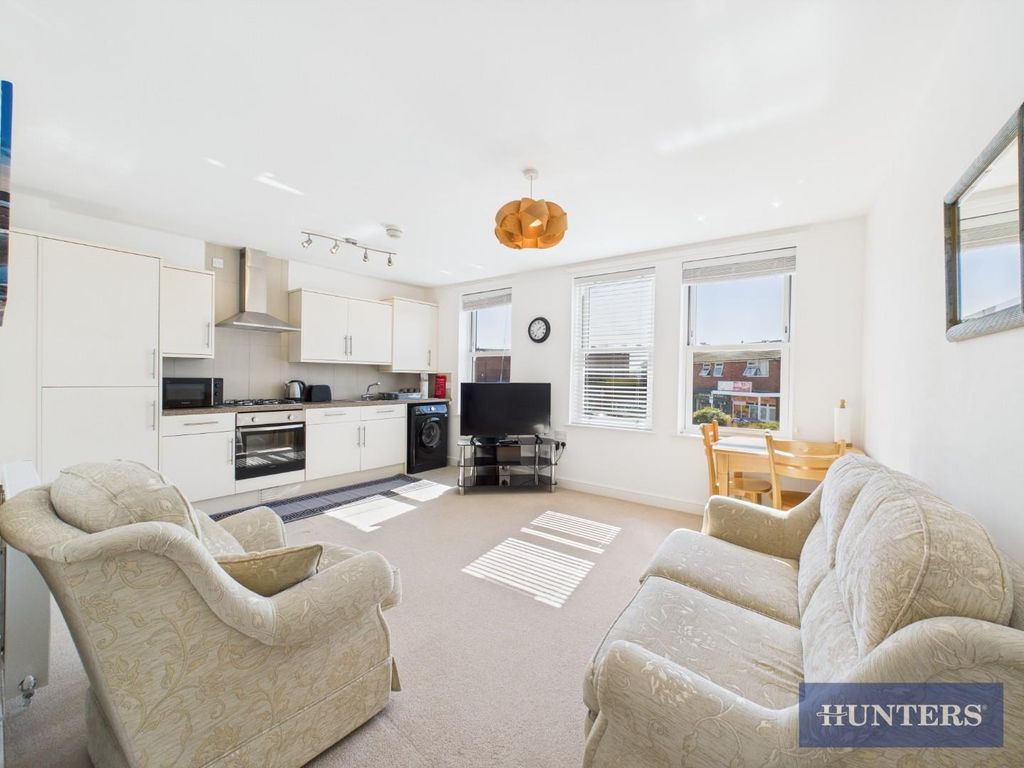 Property photo 2 of 10 Lounge Kitchen