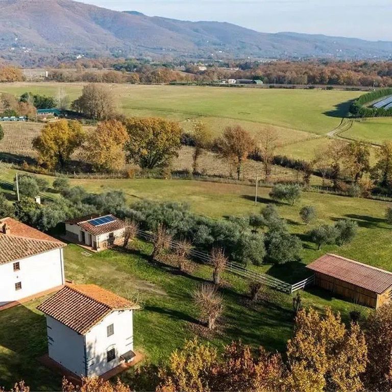 Property photo 1 of 12 Charming Farm In Terranuova Bracciolini, Tuscany