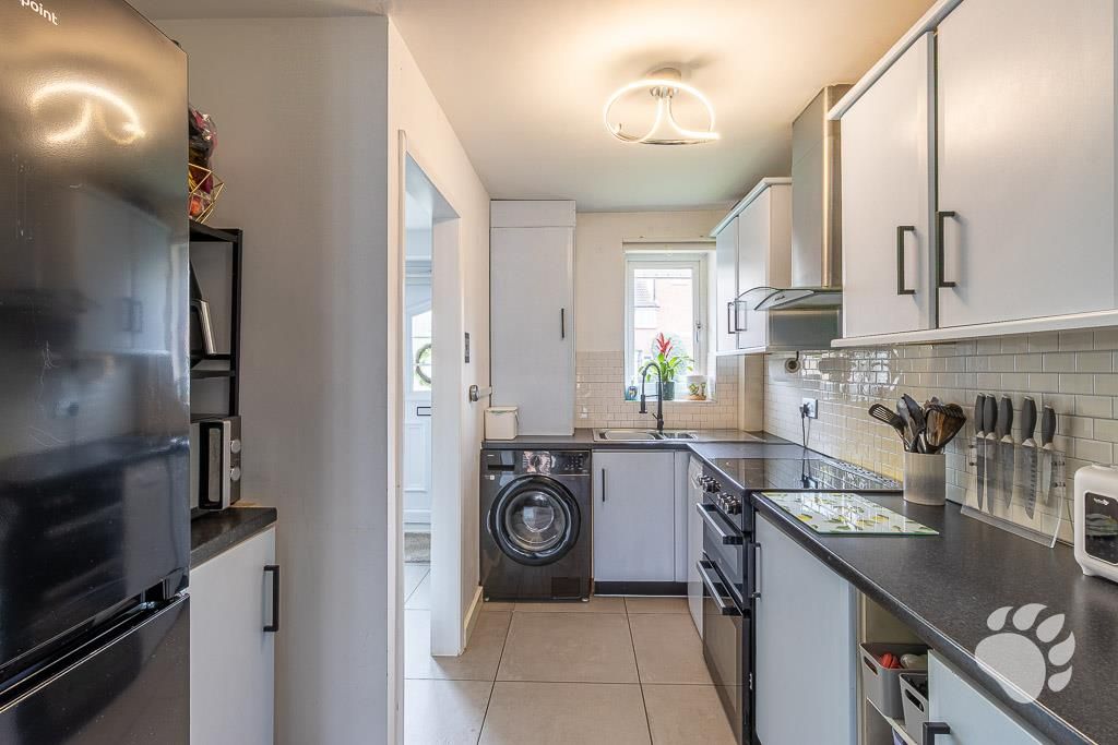 Property photo 3 of 19 Kitchen