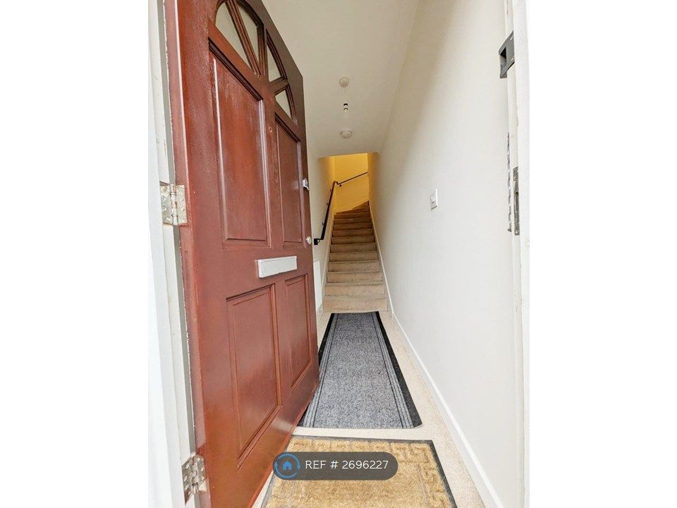 Property photo 2 of 8 Entrance