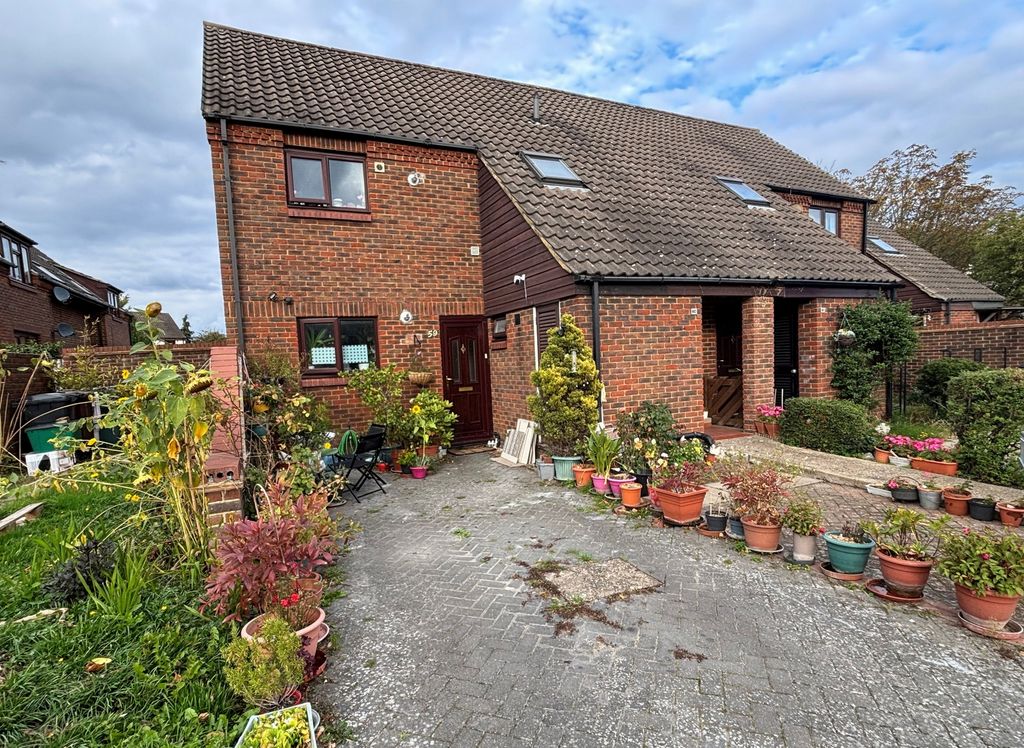 Property photo 1 of 6 Photo 5