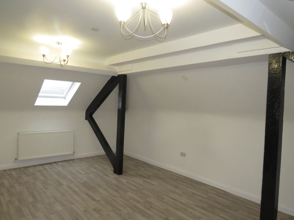 Property photo 2 of 8 Balcony