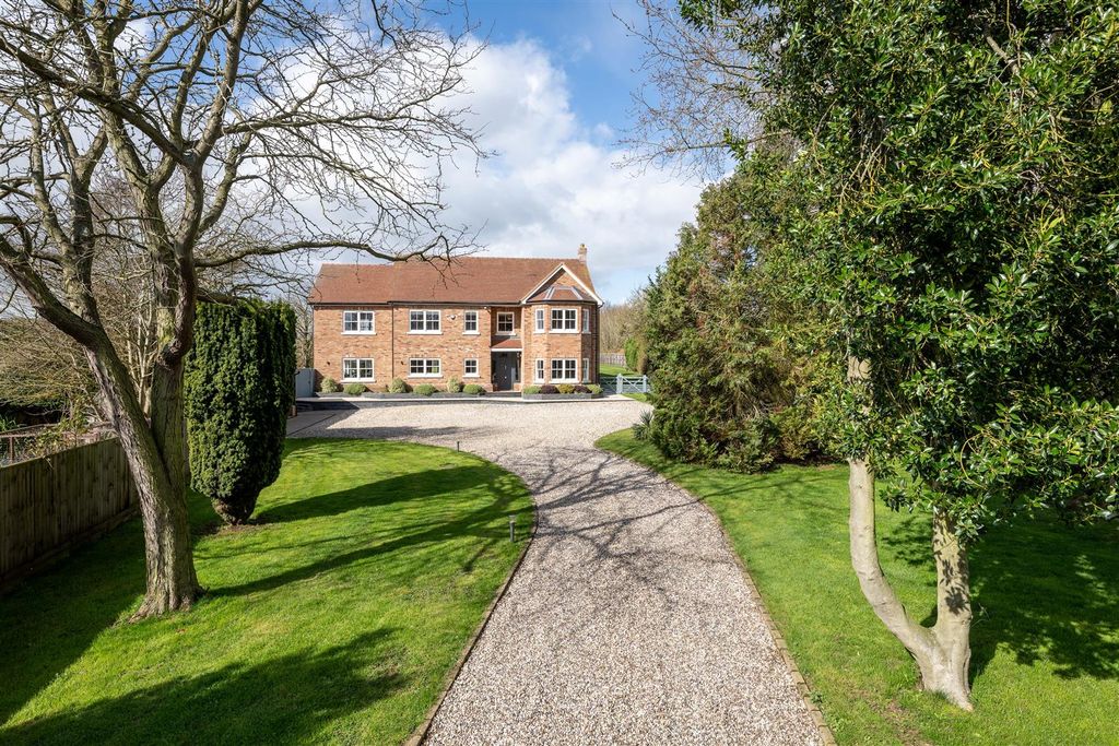 Property photo 1 of 41 260311 - 22 Cleat Hill, Ravensden - 09.Jpg