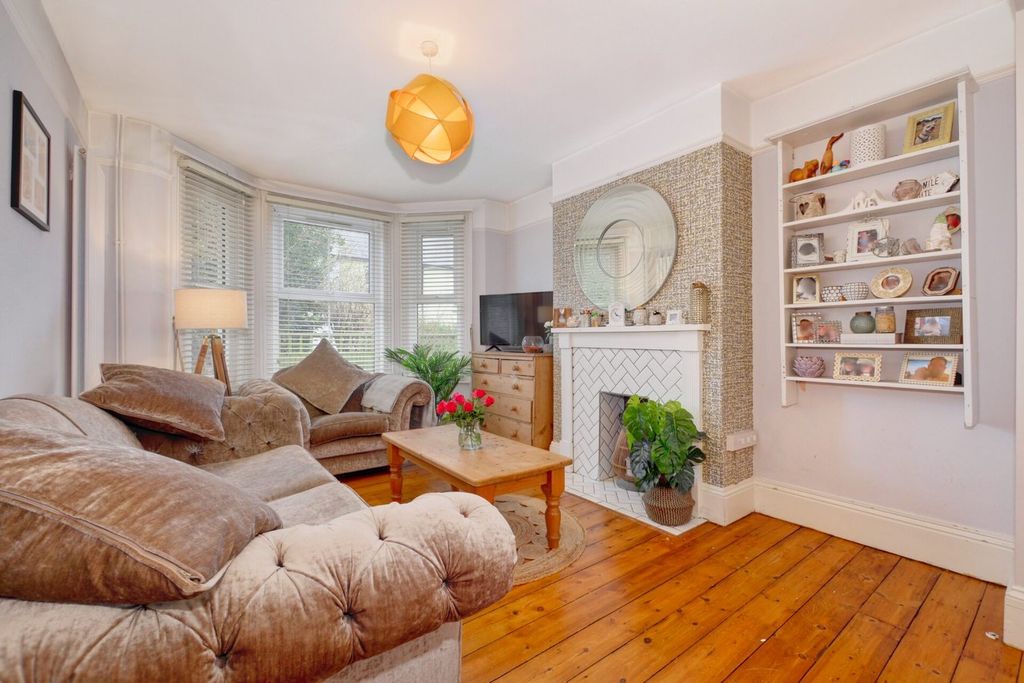 Property photo 2 of 19