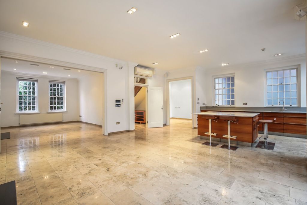 Property photo 2 of 17 Picture No. 11