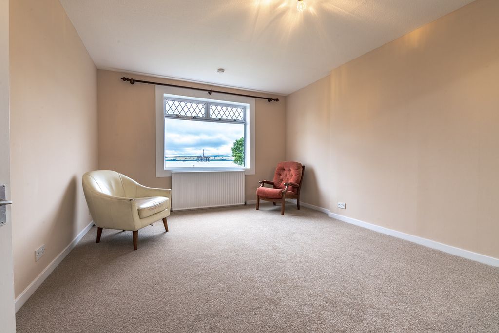 Property photo 3 of 42