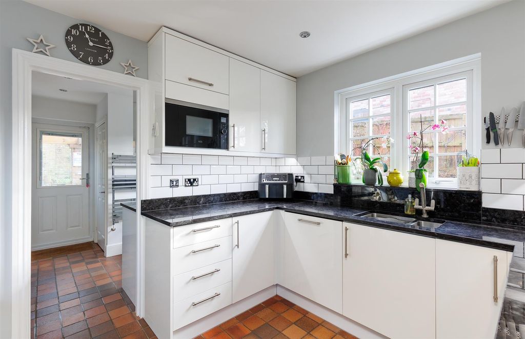 Property photo 3 of 30 Kitchen