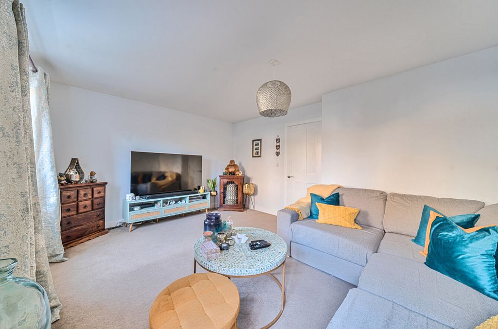 Property photo 3 of 13 1343499-25-68Aed4...