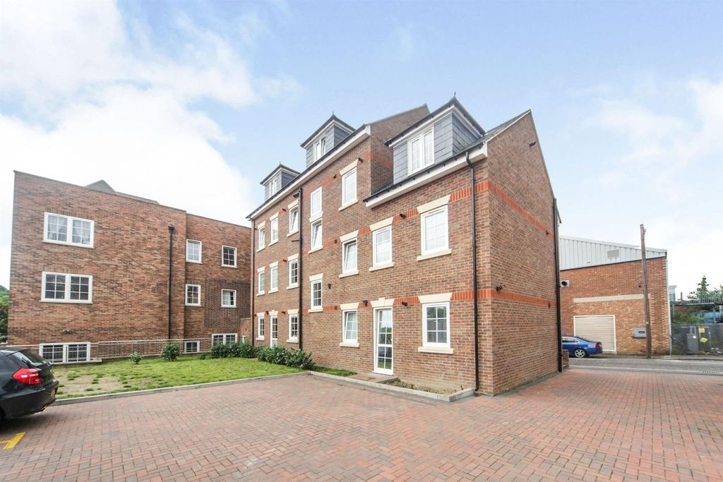 Property photo 1 of 14 Bedroom