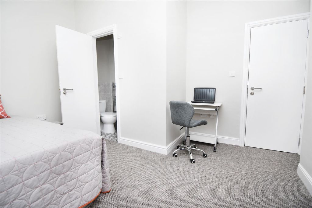 Property photo 3 of 7 22.Jpg