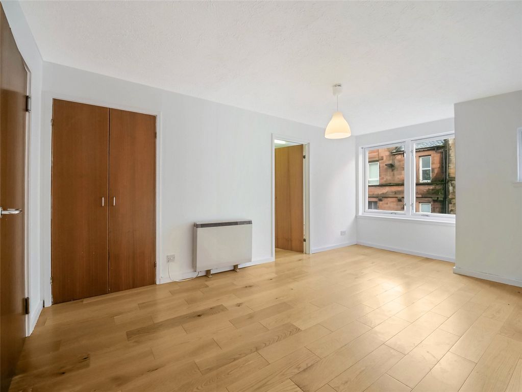 Property photo 2 of 17 Lounge