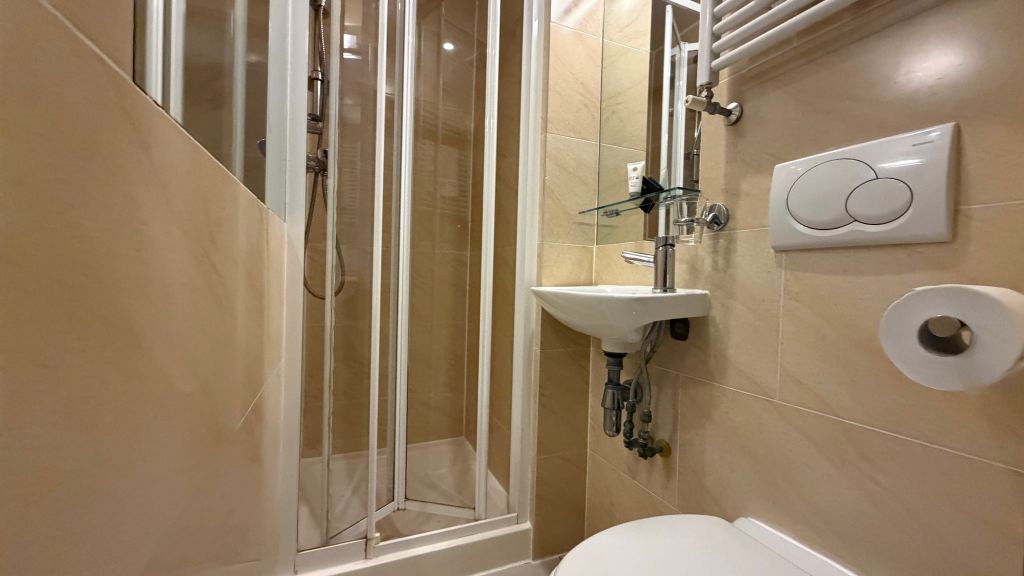 Property photo 3 of 10 Bathroom