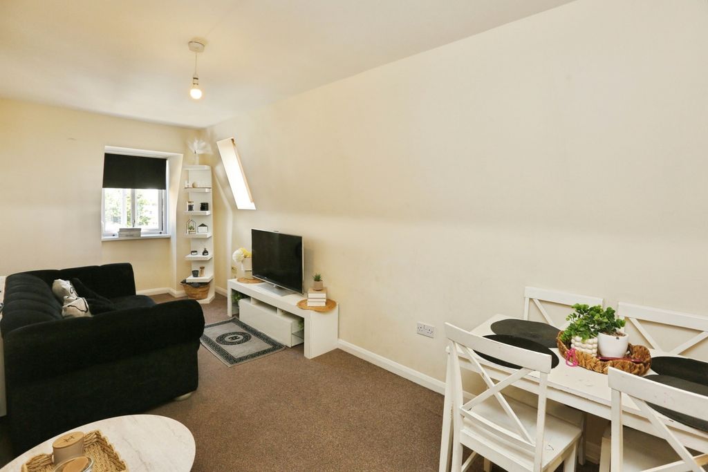 Property photo 3 of 12 Pbox-Img.Jpg
